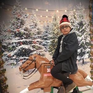 Meet your Posher, Adi